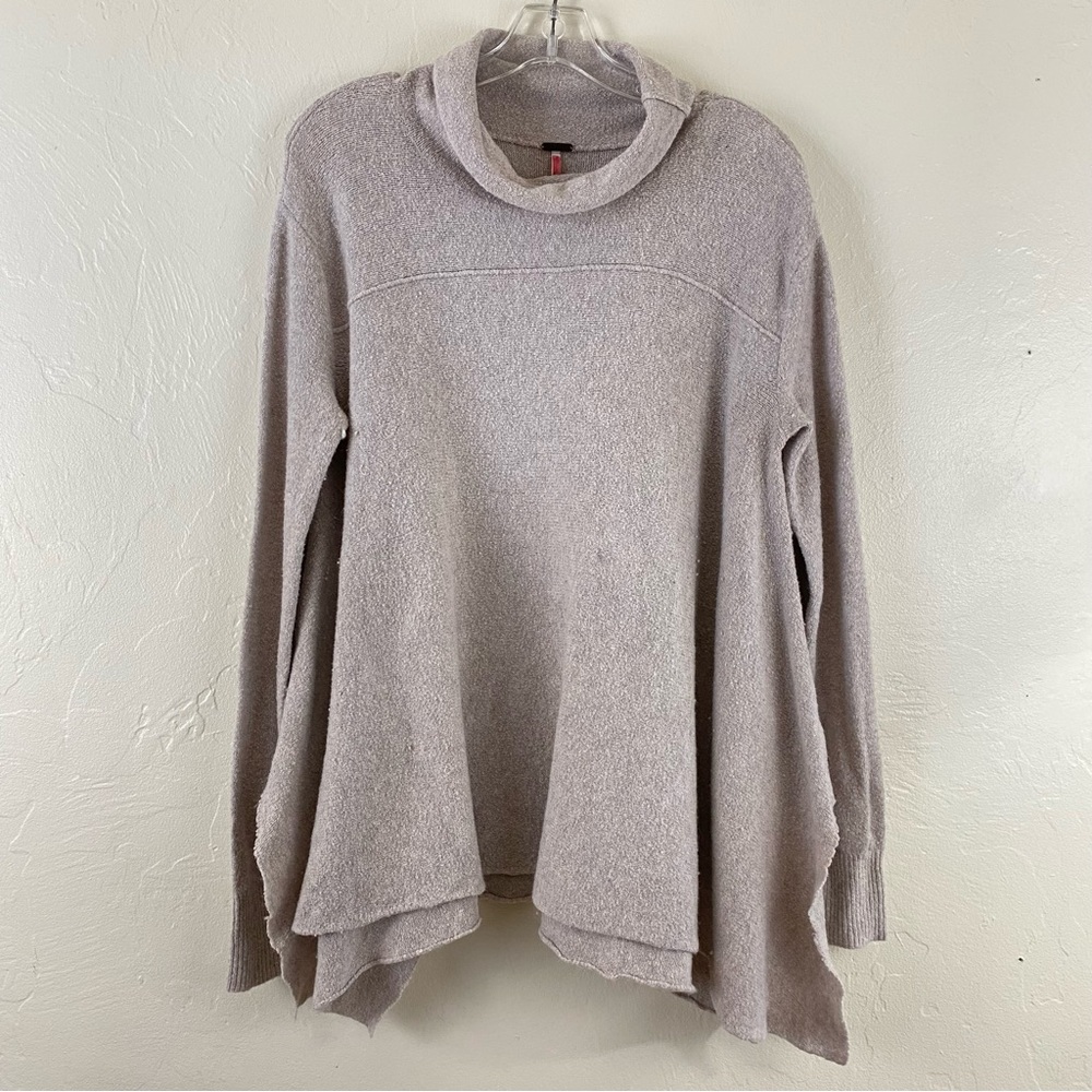 Free People Size Medium Tan Wool Knit Turtle Neck Full Sleeve Pullover Sweater